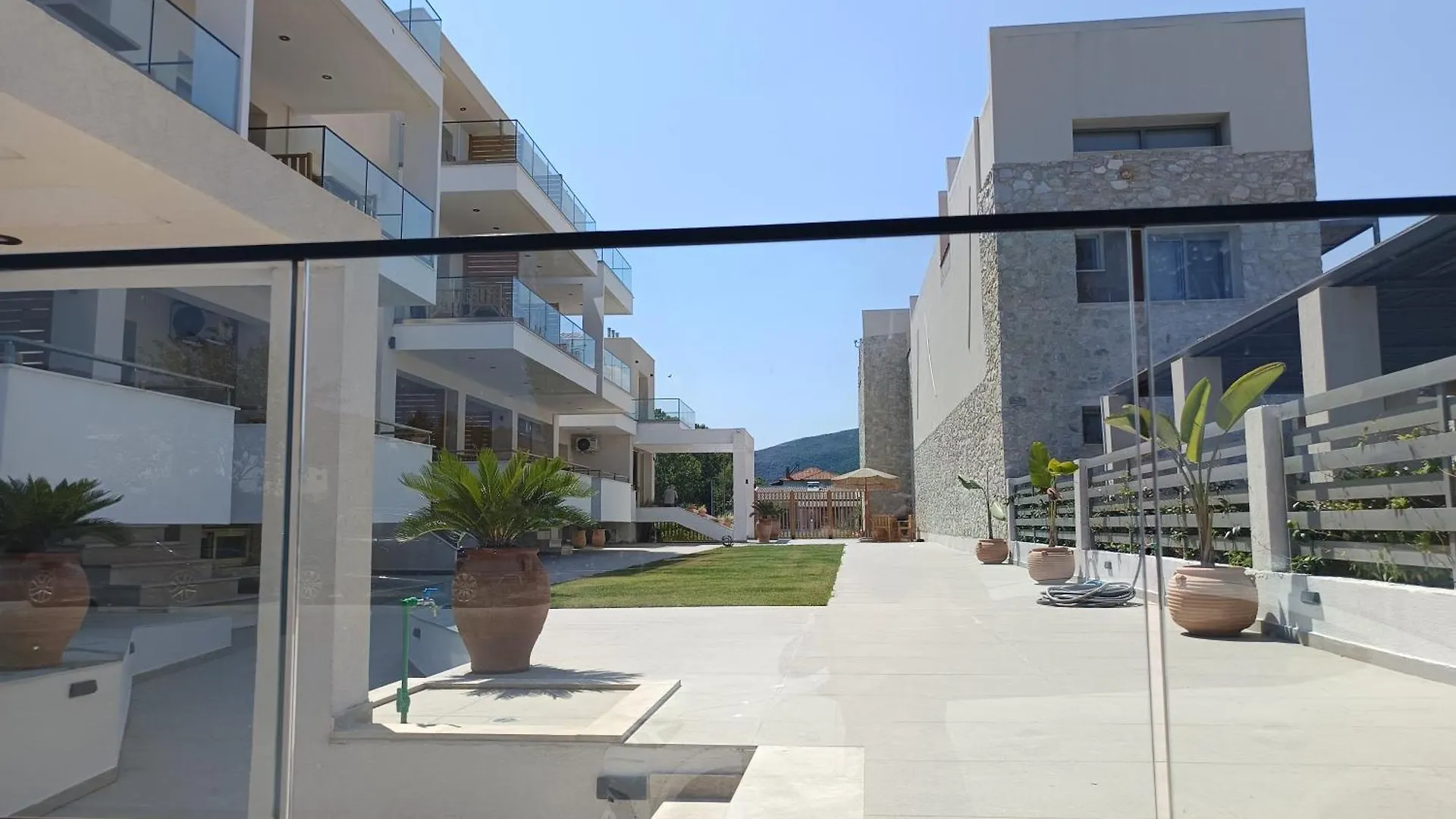 Blueleaf Hotel Stavros